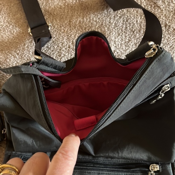 Baggalini travel crossbody - Picture 4 of 4